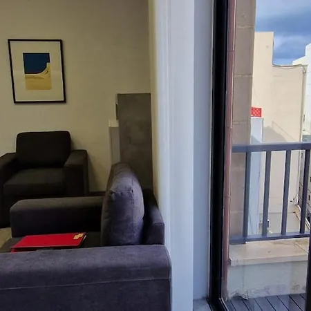 Modern 2br In Malta