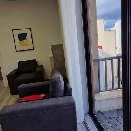 Modern 2br In Malta
