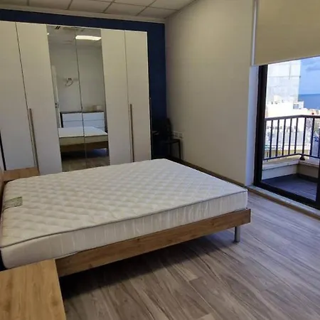 Modern 2br In Malta Apartmán